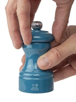 Peugeot Saveurs Bistro Moulin à poivre manuel en bois laqué, bleu pacifique, 10 cm - 4" -><noscript><img width=