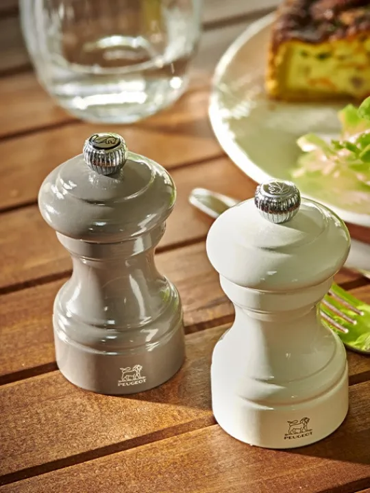 Peugeot Saveurs Bistro Moulin à poivre manuel en bois laqué, gris taupe 10 cm - 4in. -> Moulins À Poivre