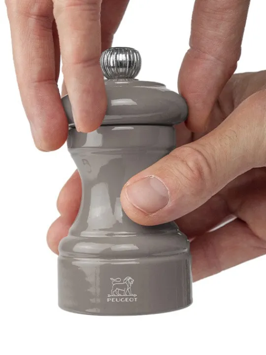 Peugeot Saveurs Bistro Moulin à sel manuel en bois laqué, gris taupe, 10 cm - 4in. -> Moulins À Sel Et Salières