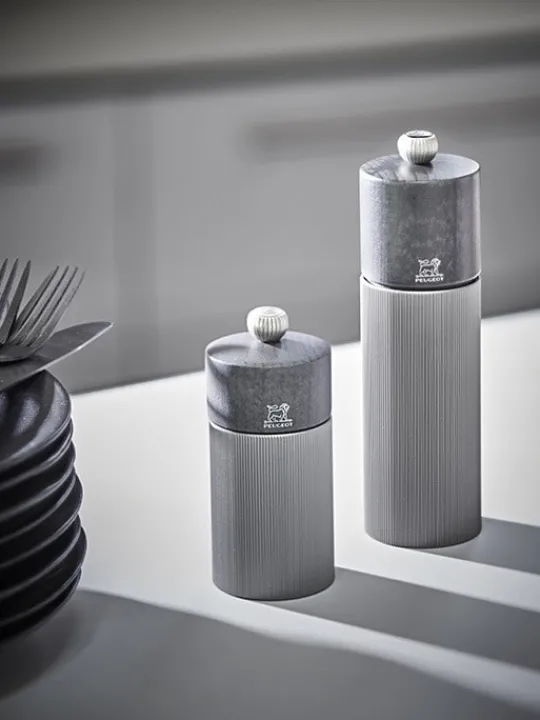 Peugeot Saveurs Line Moulin à sel manuel, alu et graphite, 12 cm - 4,75in -> Envie De Design|Moulins À Sel Et Salières