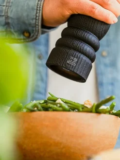 Peugeot Saveurs Paris nature black Moulin à sel manuel en bois upcyclé, noir, 22 cm - 9in -><noscript><img width=