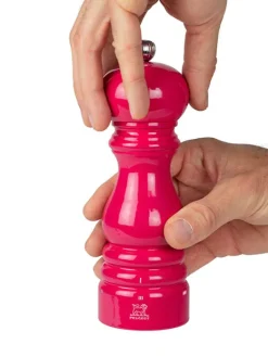 Peugeot Saveurs Paris u'select Moulin à poivre manuel u'select en bois laqué, rose bonbon, 18 cm - 7in -><noscript><img width=