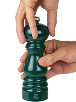 Peugeot Saveurs Paris u'select Moulin à poivre manuel u'select en bois laqué, vert forêt, 18 cm - 7in -><noscript><img width=